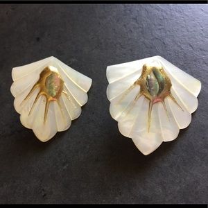 Pair of White pearly earrings for pierced ears